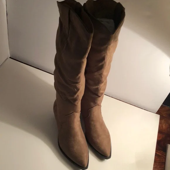 Cowboy boots - Picture 1 of 6